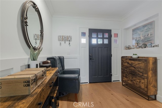 2528 N Orchard Drive, Burbank CA: https://media.crmls.org/medias/1825b6a9-0914-43ee-9113-9f90af0895db.jpg