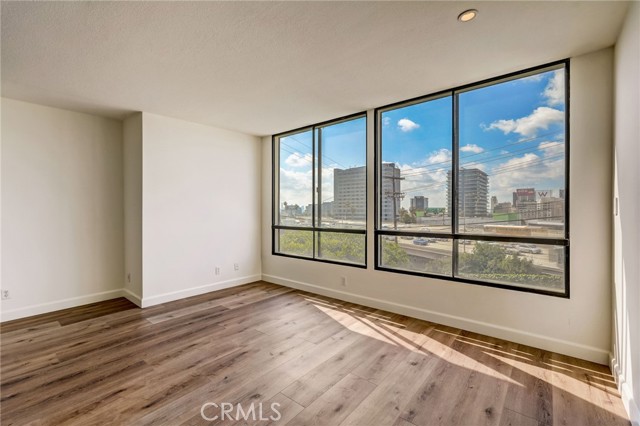 Detail Gallery Image 7 of 46 For 1900 Vine St #102,  Los Angeles,  CA 90068 - 2 Beds | 2 Baths