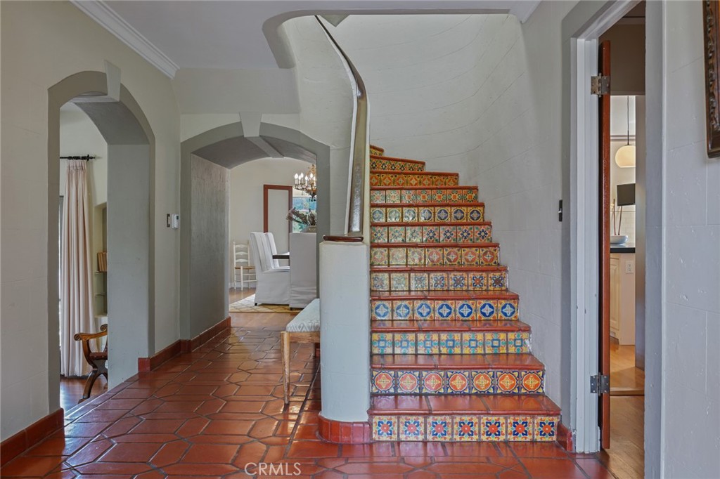 https://media.crmls.org/medias/1826c0ae-cadc-4432-9c4e-0211cd8048af.jpg?preset=X-Large