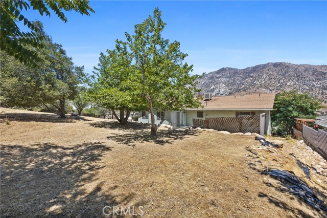 119 Pine Drive, Kernville CA: https://media.crmls.org/medias/18273998-bfad-4a8d-b764-e43f8963ea7b.jpg