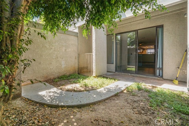 2220 E Chapman Avenue, Fullerton CA: https://media.crmls.org/medias/1827ac3a-b312-4d17-81dc-2869164b5bc2.jpg