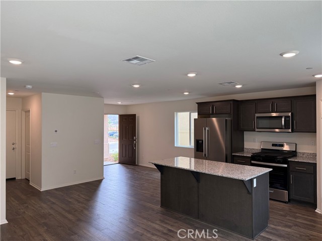 Detail Gallery Image 3 of 22 For 14077 Shayna St, Moreno Valley,  CA 92555 - 4 Beds | 2/1 Baths