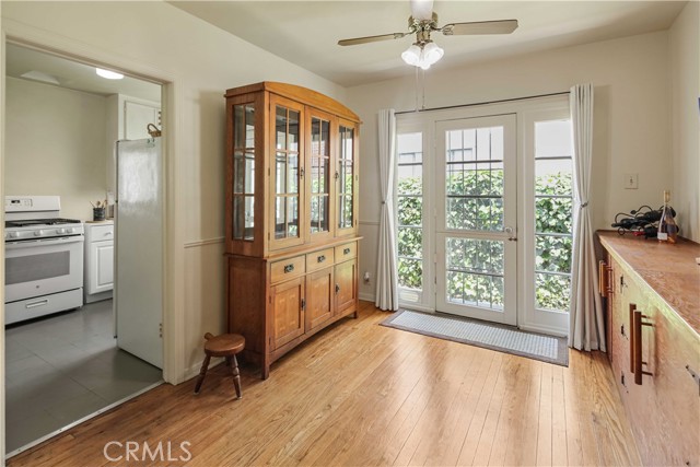 Detail Gallery Image 8 of 27 For 1200 N Valley St, Burbank,  CA 91505 - 4 Beds | 2 Baths
