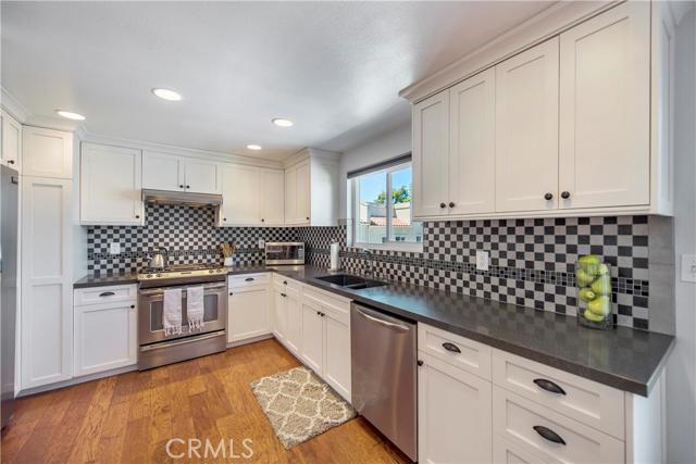 704 Broadway, Redondo Beach, California 90277, 3 Bedrooms Bedrooms, ,2 BathroomsBathrooms,Residential,Sold,Broadway,SB16088886