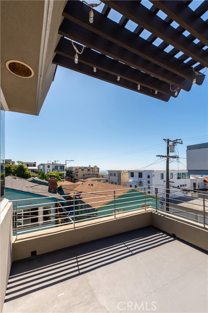 221 4th Place, Manhattan Beach, California 90266, 3 Bedrooms Bedrooms, ,2 BathroomsBathrooms,Residential,Sold,4th,SB23186070