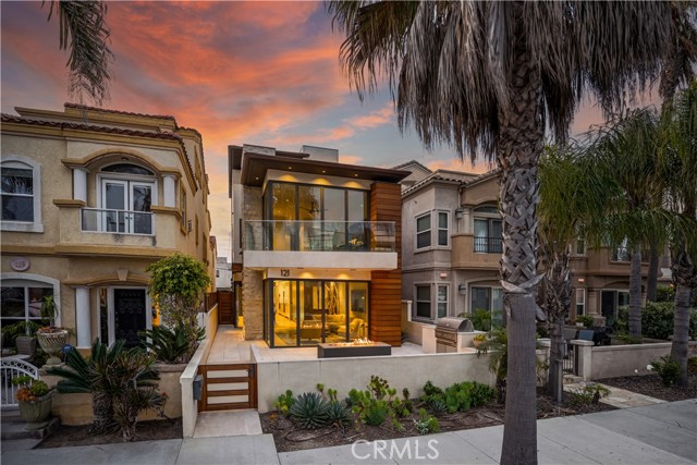 Detail Gallery Image 28 of 28 For 121 7th St, Huntington Beach,  CA 92648 - 3 Beds | 3/1 Baths