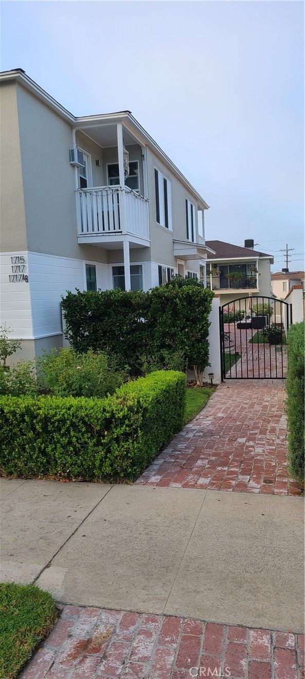 1711 North Glenoaks Boulevard photo 2