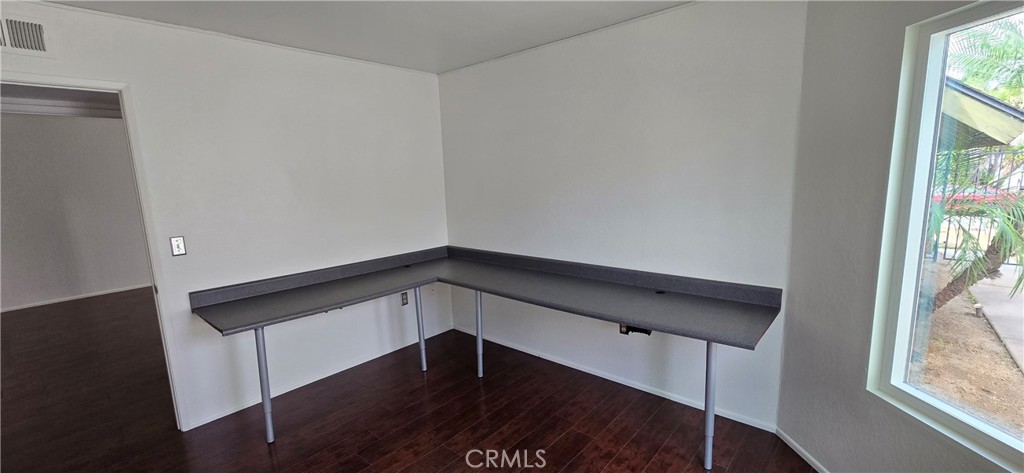 https://media.crmls.org/medias/182a4f4e-349e-4143-828f-c2fe6454c83a.jpg?preset=X-Large