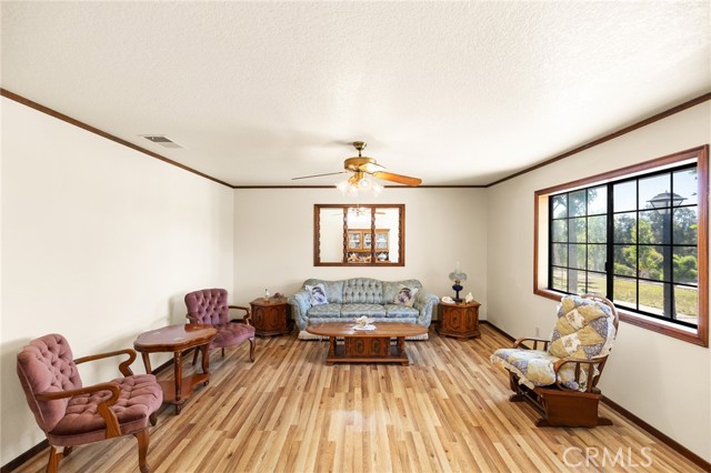 Image 11 of 58 For 41050 Mesa Robles Circle