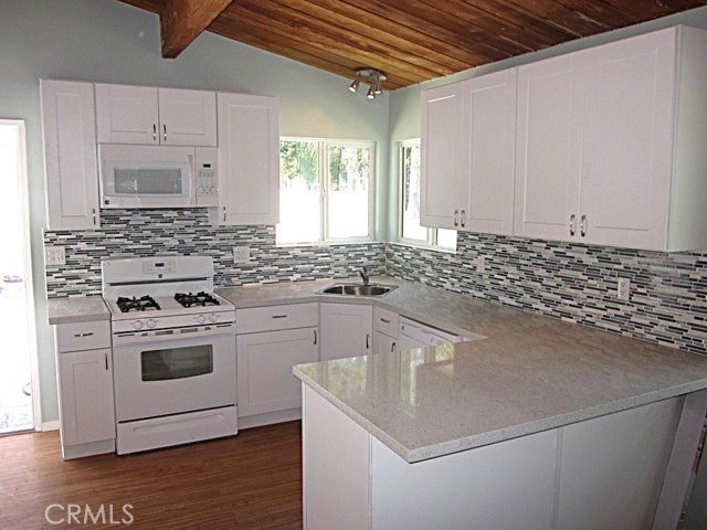 Detail Gallery Image 11 of 48 For 5209 Sylmar Ave, Sherman Oaks,  CA 91401 - 2 Beds | 2 Baths