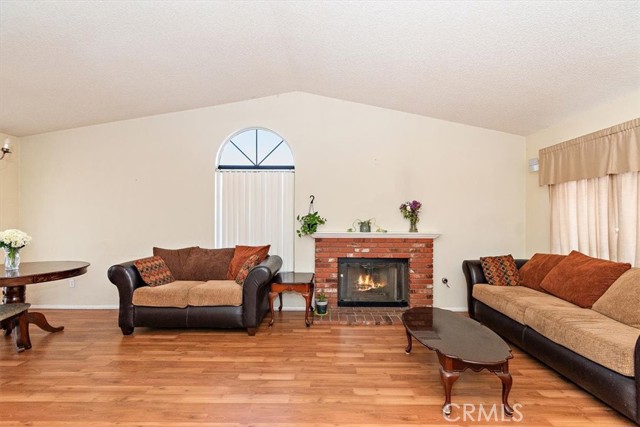 Detail Gallery Image 4 of 23 For 13696 Gemini St, Victorville,  CA 92392 - 2 Beds | 2 Baths
