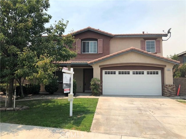 Detail Gallery Image 2 of 11 For 45011 Thalia Ln, Lake Elsinore,  CA 92532 - 3 Beds | 2/1 Baths