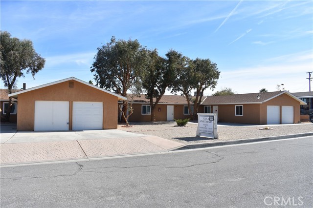 6321 Yucca Avenue, 29 Palms CA: https://media.crmls.org/medias/182d0b4f-3f4b-4a98-a551-35f5b4e211d7.jpg