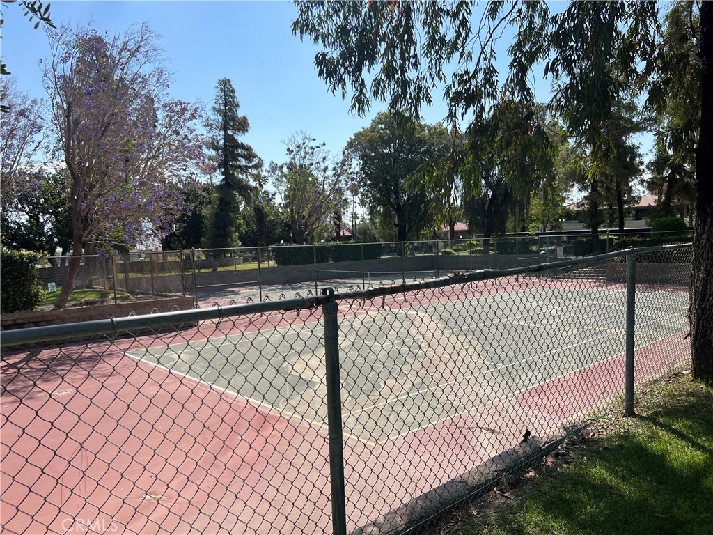 https://media.crmls.org/medias/182d614a-ba9b-41f9-90fc-f3d888bcd9aa.jpg?preset=X-Large