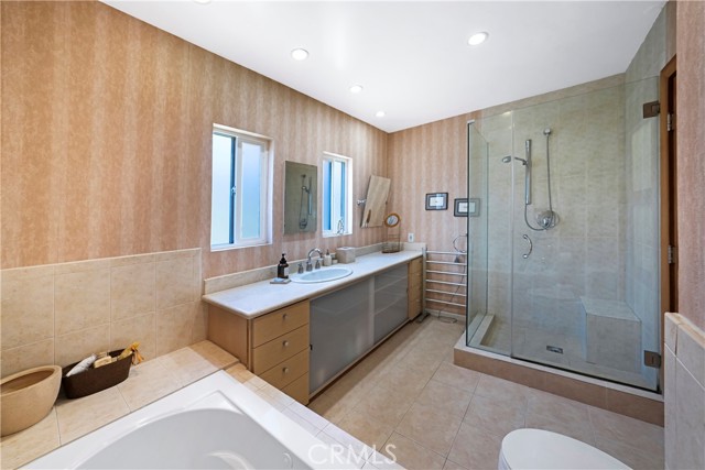 Detail Gallery Image 38 of 56 For 10707 Rochester, Los Angeles,  CA 90024 - 3 Beds | 3 Baths