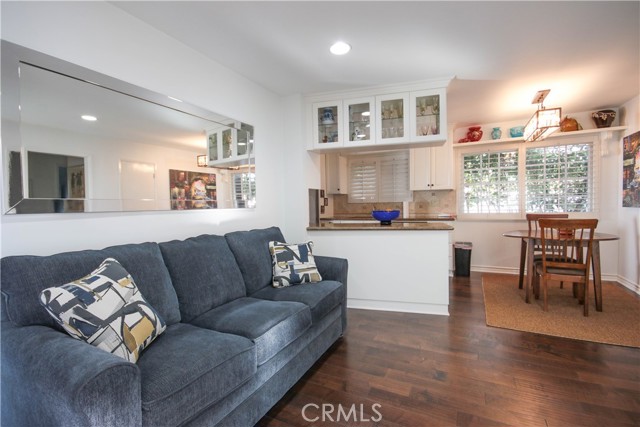 Detail Gallery Image 9 of 57 For 10211 Cliff Dr, Huntington Beach,  CA 92646 - 4 Beds | 3 Baths