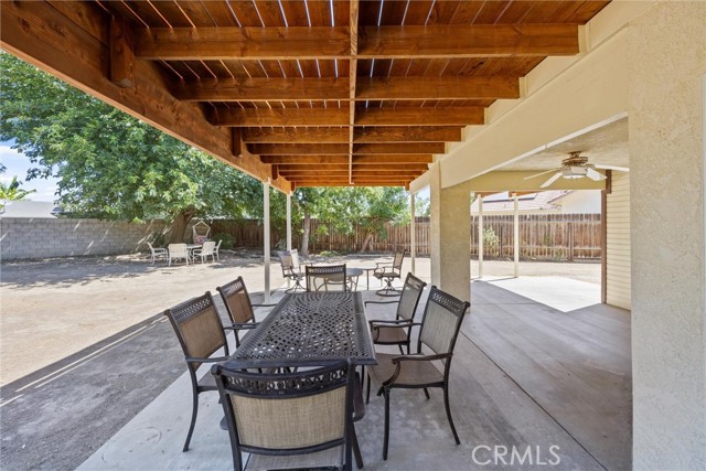 601 Las Arenas Court, Bakersfield CA: https://media.crmls.org/medias/182e587a-4a5d-404c-889c-4da4ca321833.jpg