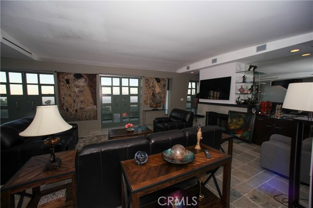 Detail Gallery Image 14 of 53 For 3807 Crest Rd, Rancho Palos Verdes,  CA 90275 - 5 Beds | 6/1 Baths