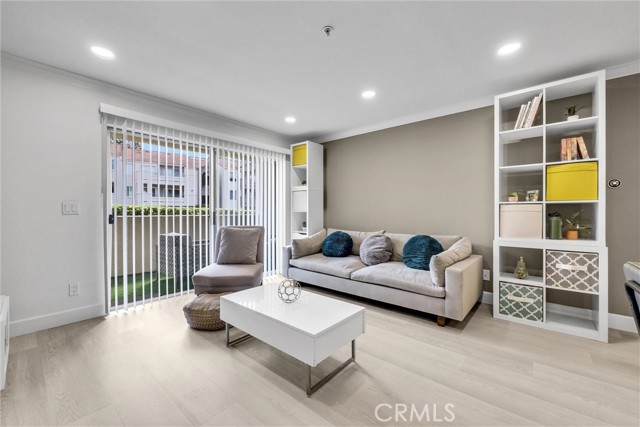 Detail Gallery Image 3 of 31 For 1010 La Terraza Circle #102,  Corona,  CA 92879 - 1 Beds | 1 Baths