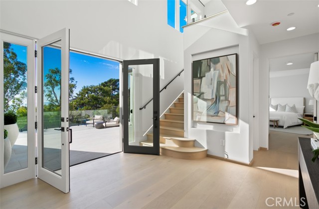 31 N Vista De Catalina, Laguna Beach CA: https://media.crmls.org/medias/182f20f6-689a-4031-a8e9-ff03ee9771be.jpg