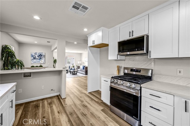 Image 11 of 39 For 14431 Harvest Ave