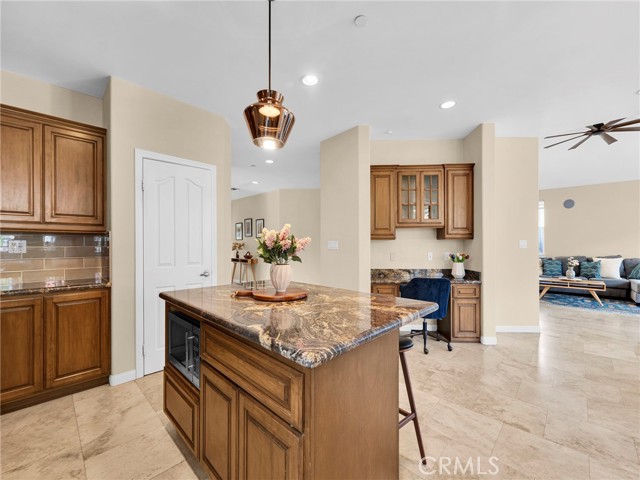 1124 Kathleen Drive, Newbury Park CA: https://media.crmls.org/medias/182f8476-cdc7-4c64-813f-09e6a8e21a47.jpg