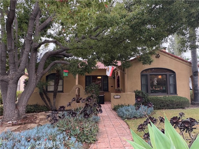 904 N Olive Street, Santa Ana CA: https://media.crmls.org/medias/182f96e4-042c-4709-87e2-47bd4f2cbb41.jpg