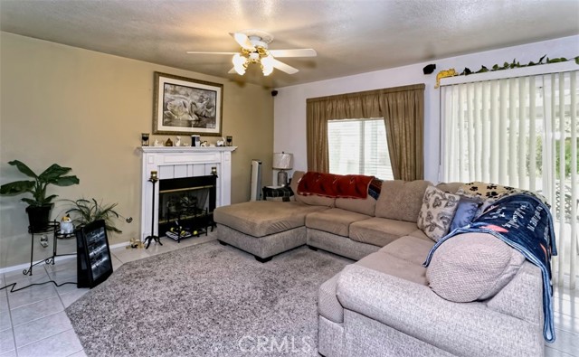Detail Gallery Image 11 of 41 For 15605 Fairbanks Dr, Victorville,  CA 92394 - 6 Beds | 3/1 Baths