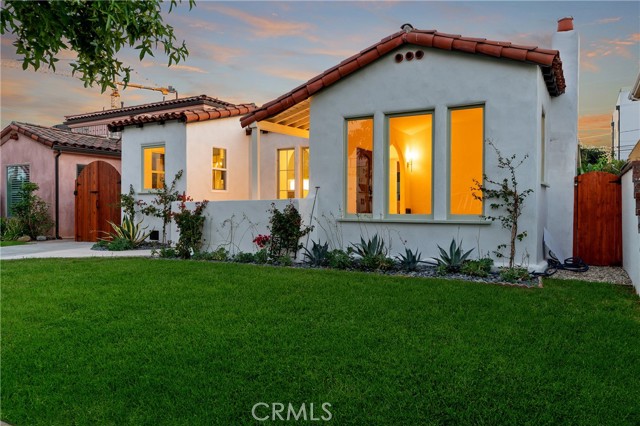 Detail Gallery Image 1 of 38 For 3159 Ivy St, Los Angeles,  CA 90034 - 3 Beds | 2 Baths