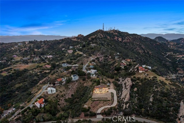 24517 Piuma Road, Malibu CA: https://media.crmls.org/medias/183136e4-16bc-4e6e-b85e-c2c604f585fc.jpg