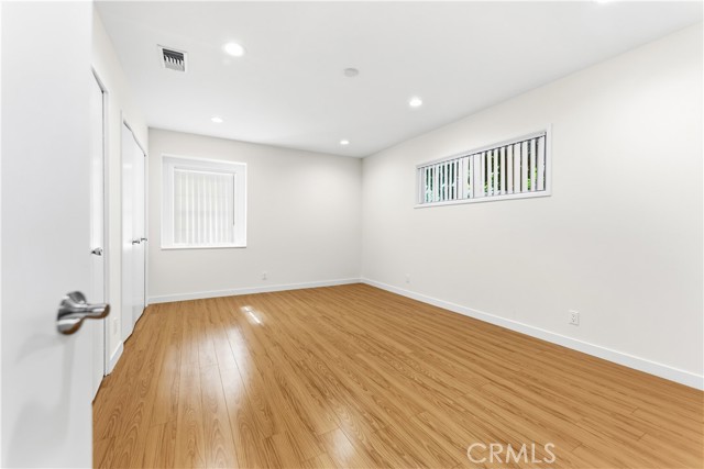 Detail Gallery Image 19 of 29 For 15210 Cohasset St, Van Nuys,  CA 91405 - 4 Beds | 3 Baths