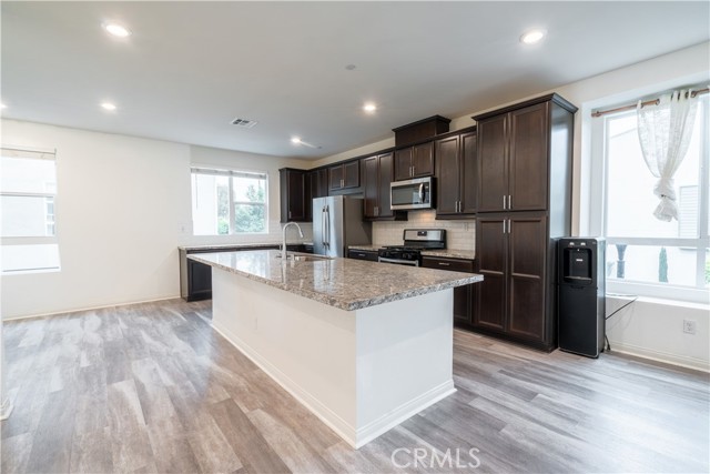 Detail Gallery Image 21 of 53 For 20618 Desert Ash, Winnetka,  CA 91306 - 4 Beds | 4 Baths