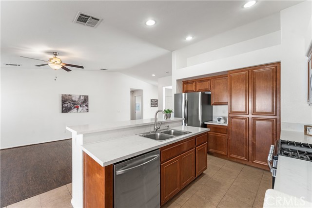 Detail Gallery Image 15 of 42 For 3319 Gemstone, Rosamond,  CA 93560 - 3 Beds | 2 Baths