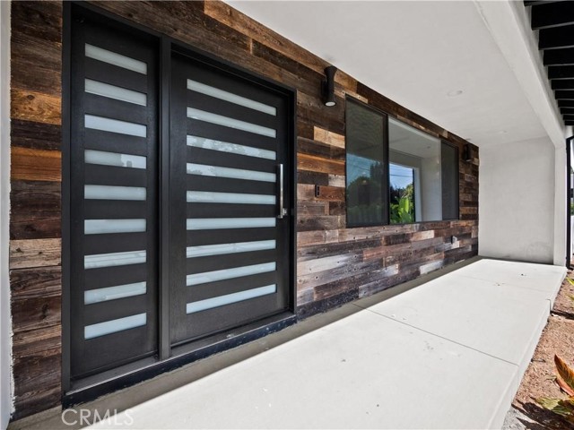 5702 Lubao Avenue, Woodland Hills CA: https://media.crmls.org/medias/18331a27-fe76-4964-a95b-7b6801e8f1d8.jpg