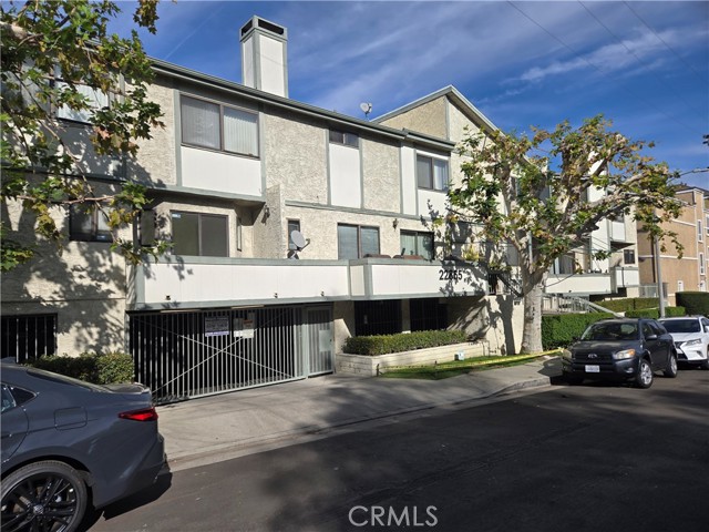 Detail Gallery Image 1 of 22 For 22865 Del Valle St #1,  Woodland Hills,  CA 91364 - 2 Beds | 2/1 Baths