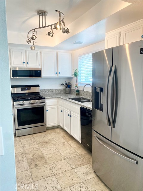 Detail Gallery Image 11 of 32 For 1450 W 146th Street #2,  Gardena,  CA 90247 - 2 Beds | 2/1 Baths