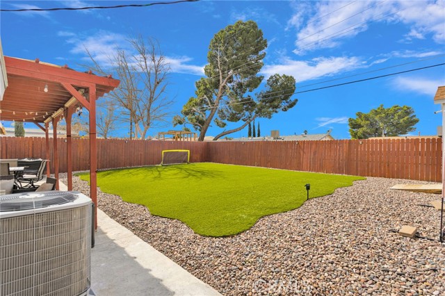 Detail Gallery Image 35 of 56 For 14396 Mojave Ln, Victorville,  CA 92394 - 4 Beds | 2 Baths