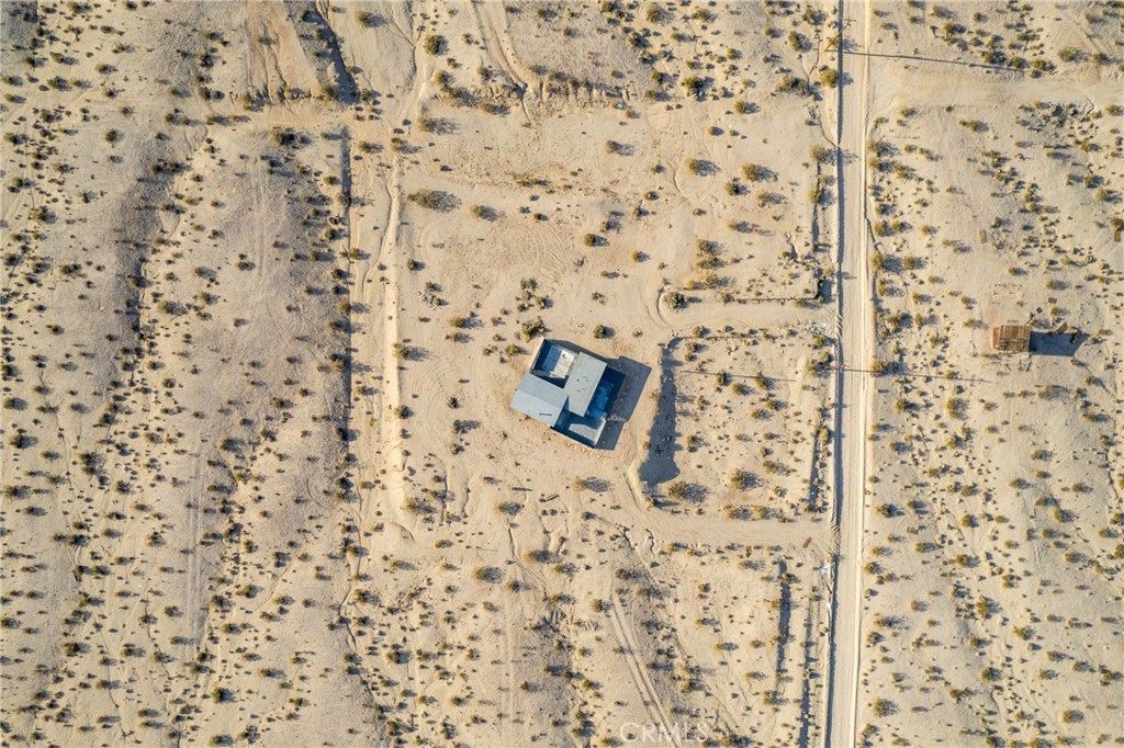 https://media.crmls.org/medias/18364434-5885-43e6-be6a-6f28854c8ba9.jpg?preset=X-Large