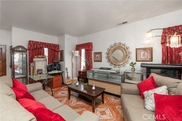 Detail Gallery Image 7 of 32 For 22527 Mountain View Rd, Moreno Valley,  CA 92557 - 4 Beds | 3 Baths