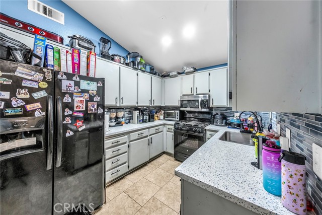 1137 Express Circle, Colton CA: https://media.crmls.org/medias/183760b5-8ab5-4835-b46c-5df35b614daa.jpg