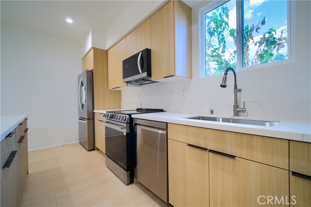 Detail Gallery Image 9 of 19 For 257 S Avenue 54 #1/4,  Los Angeles,  CA 90042 - 4 Beds | 4/1 Baths