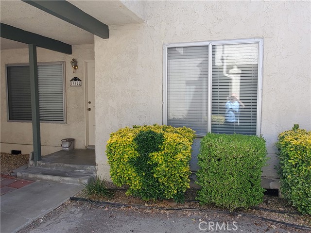 Detail Gallery Image 2 of 14 For 19822 Spanish Oak Dr, Newhall,  CA 91321 - 2 Beds | 1 Baths