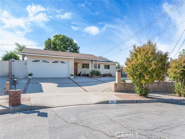 Welcome to 1561 Eloise Circle in the east end of Simi Valley.