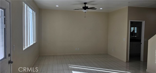 Detail Gallery Image 5 of 12 For 8185 Banana Ave #27,  Fontana,  CA 92335 - 4 Beds | 2/1 Baths