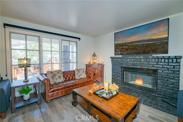 Detail Gallery Image 9 of 46 For 636 Talmadge Rd, Big Bear Lake,  CA 92315 - 4 Beds | 2/1 Baths