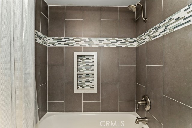 Detail Gallery Image 23 of 38 For 209 S Oakland Ave #D,  Pasadena,  CA 91101 - 3 Beds | 2/1 Baths