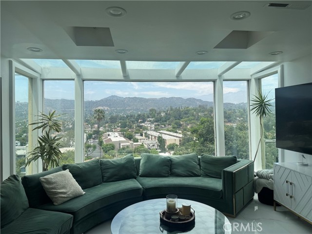1537 Wildwood Drive, Eagle Rock CA: https://media.crmls.org/medias/1838cc8f-61dc-4cf5-bd5f-5d05dc56f202.jpg