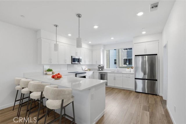 Detail Gallery Image 6 of 47 For 27323 Seven Oaks Ln, Valencia,  CA 91381 - 3 Beds | 3/1 Baths