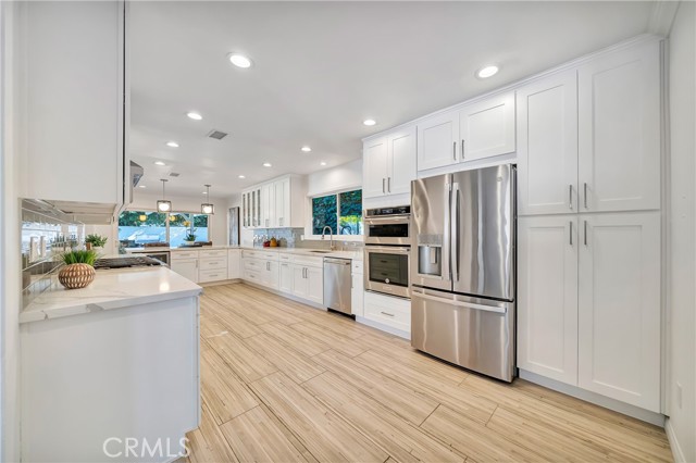 Detail Gallery Image 16 of 48 For 6136 Kentland, Woodland Hills,  CA 91367 - 4 Beds | 3 Baths