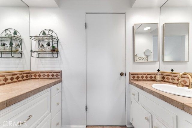 Detail Gallery Image 21 of 36 For 6226 Nita Ave, Woodland Hills,  CA 91367 - 2 Beds | 2/1 Baths